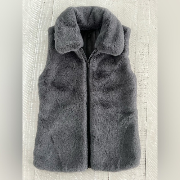 WHBM Womens Faux Fur Super Soft Vest Size Small Gray Collared Full Zip Like New - Picture 2 of 7